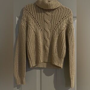 Beige knit women sweater size medium comfy material